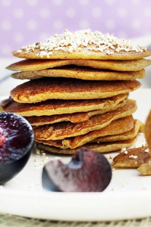 Pfannkuchen mit frischem Obst – glutenfrei, vegan und zuckerfrei