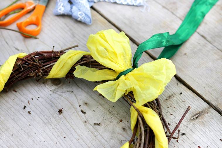 DIY Osterkranz aus Gartengrün selber machen