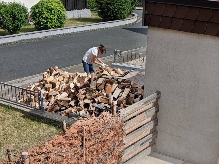 Brennholz Lieferung für die kommende Heizperiode