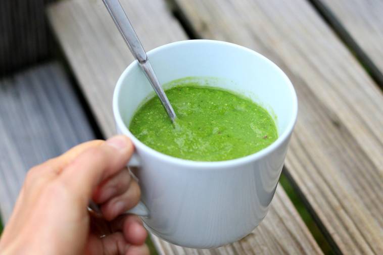 Gesund in den Tag starten mit einem grünen Smoothie mit viel Vitamin C – Immunsystem stärken und gesund bleiben