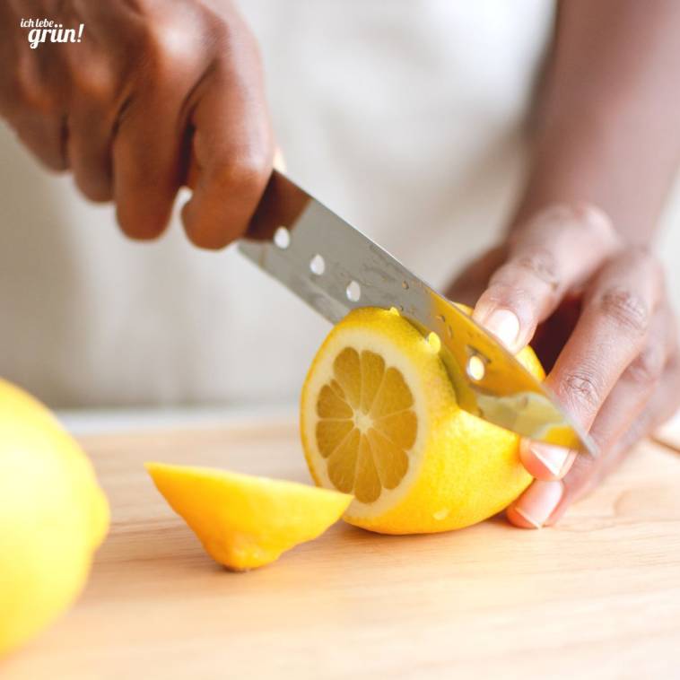 Zitronenschalen und Zitronenreste nicht wegwerfen! Man kann sie sehr gut im Haushalt verwenden