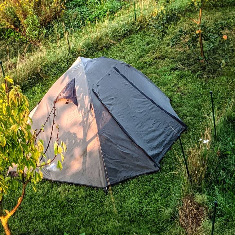 Zelten bringt mehr Abwechslung in den Alltag und verbindet mit der Natur