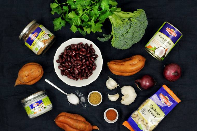 Sehr cremiges Süßkartoffel-Püree mit würzig-scharfen Kidneybohnen und knackigem Brokkoli