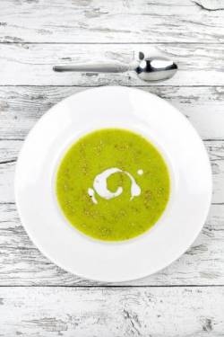 Blitzschnelle Zucchini-Suppe mit Kokosmilch - vegan & glutenfrei