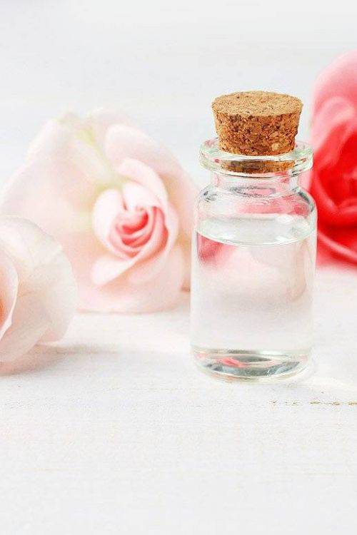 Geheimtipp: Rosenwasser gegen Pickel und Hautprobleme
