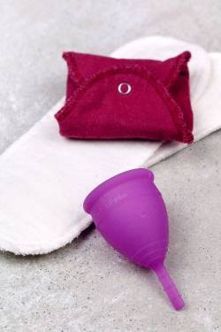 Ist eine Menstruationstasse schädlicher als ein Tampon?