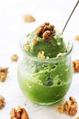 Grünes Superfood-Eis selber machen mit Dolce Bacio von Klarstein