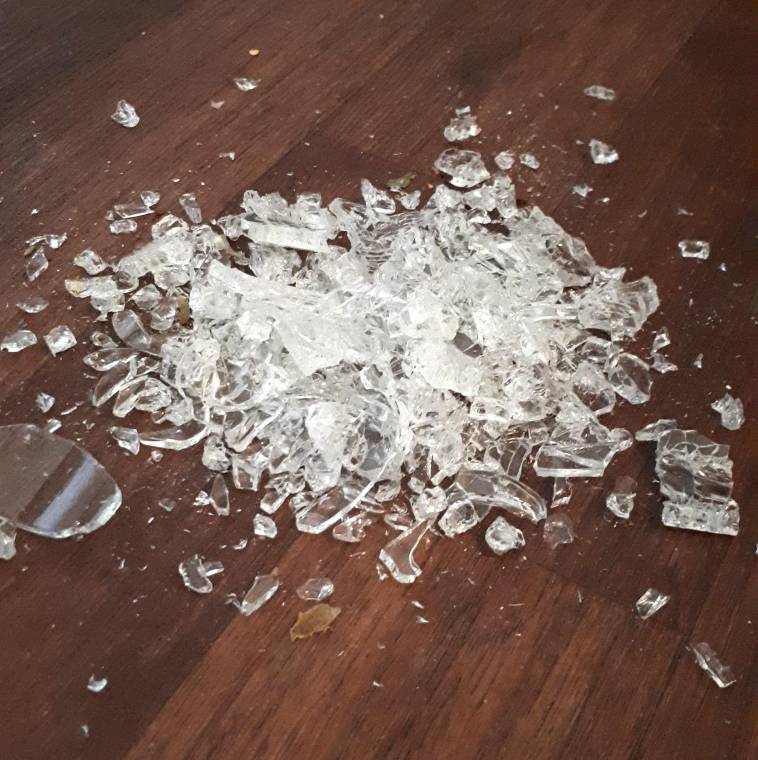 Glas von IKEA explodiert